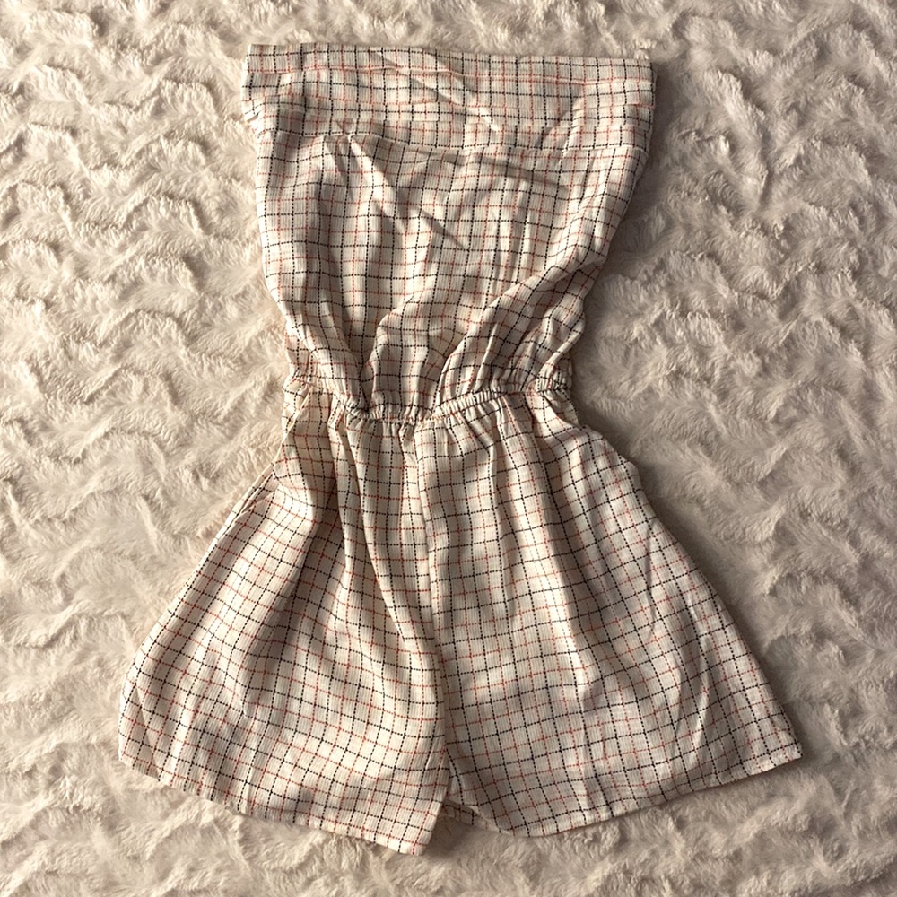 XS COLLECTIVE CONCEPTS - Strapless Romper with pleated top embellishment